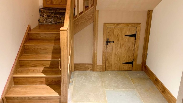 Oak Staircase, Oak Spindles, Oak Handrail, Oak Newel Post, Oak Stairs
